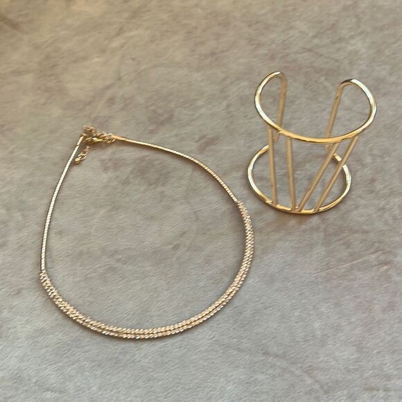 2pc Goldtone Costume Jewelry Set Bracelet and choker with rhinestones EUC - Picture 1 of 5